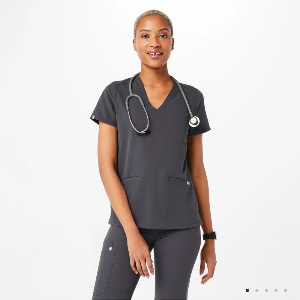 Figs Charcoal Women’s Scrub Top